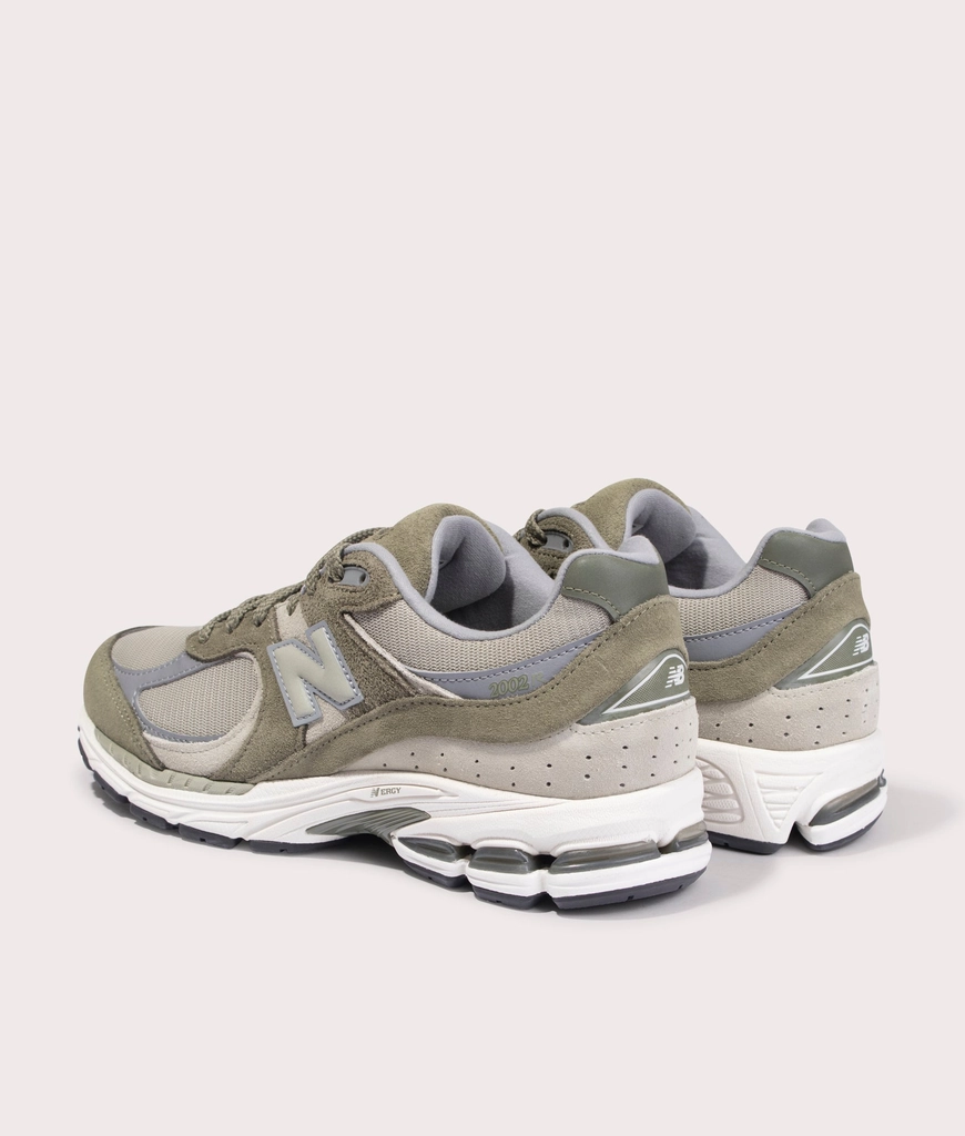 New Balance Mens 2002R Sneakers